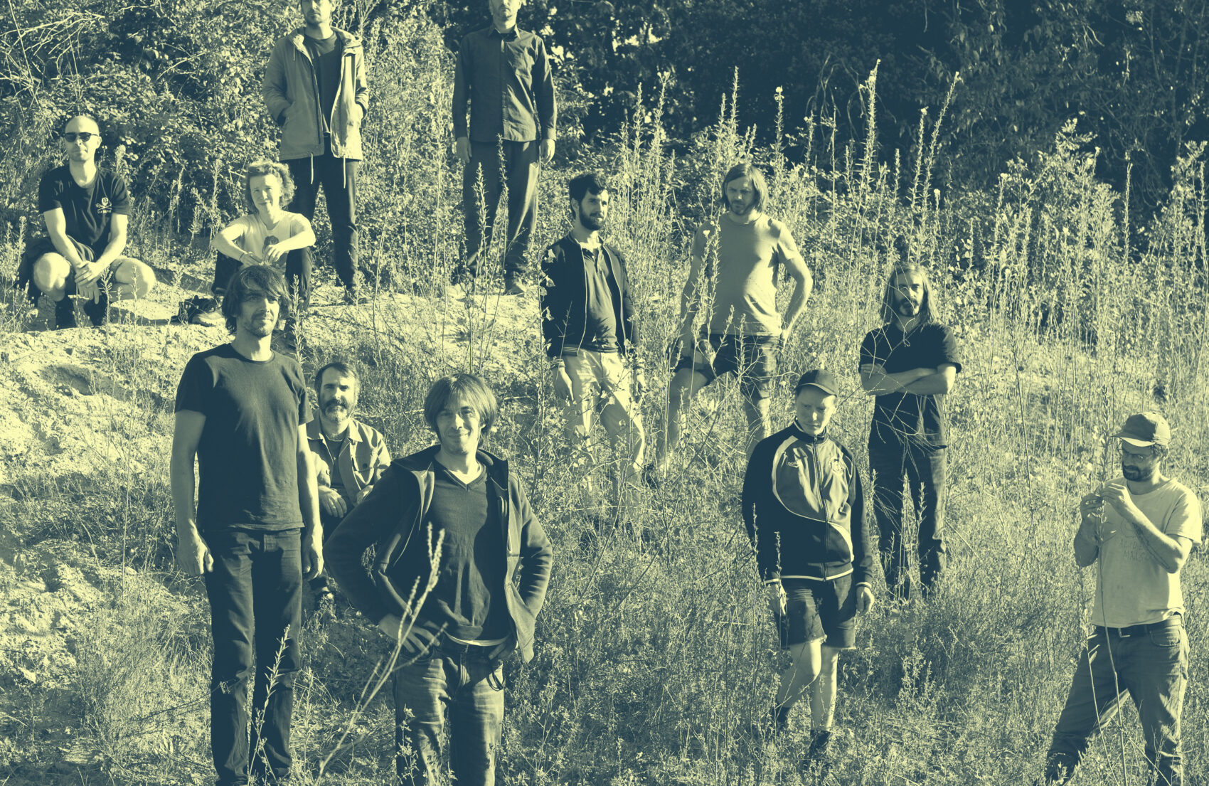 Photo de la Colonie de vacances avec 12 personnes dans de l'herbe